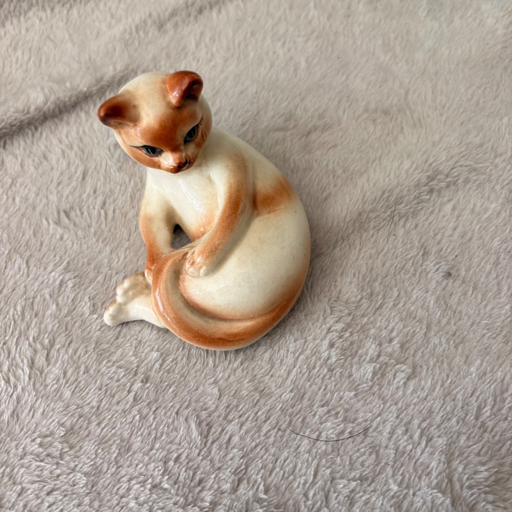 Vintage Ceramic Siamese Cat Figurine Curled Brown Cream Mid Century Decor 4 Inch